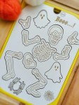Halloween wesoły szkielet układanka i wysypywanka dla dzieci. Wkładka do stolika Ikea Flisat.