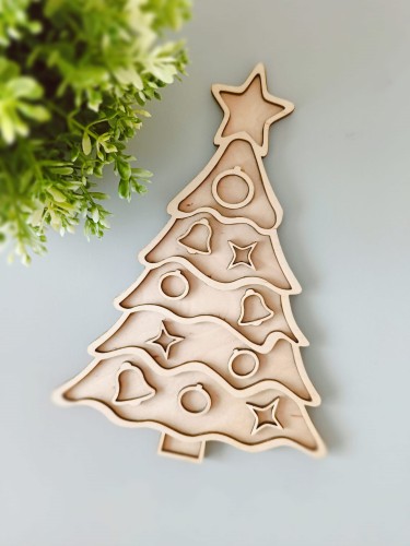 choinka z ozdobami drewniana wysypywanka sensoryczna mała sklejka.jpg