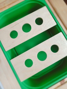 Wkładka z 3 otworami do stolika Ikea Flisat.