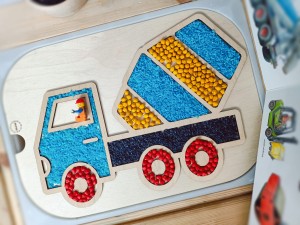 Betoniarka. Drewniana wysypywanka sensoryczna. Wkładka do stolika Ikea Flisat.